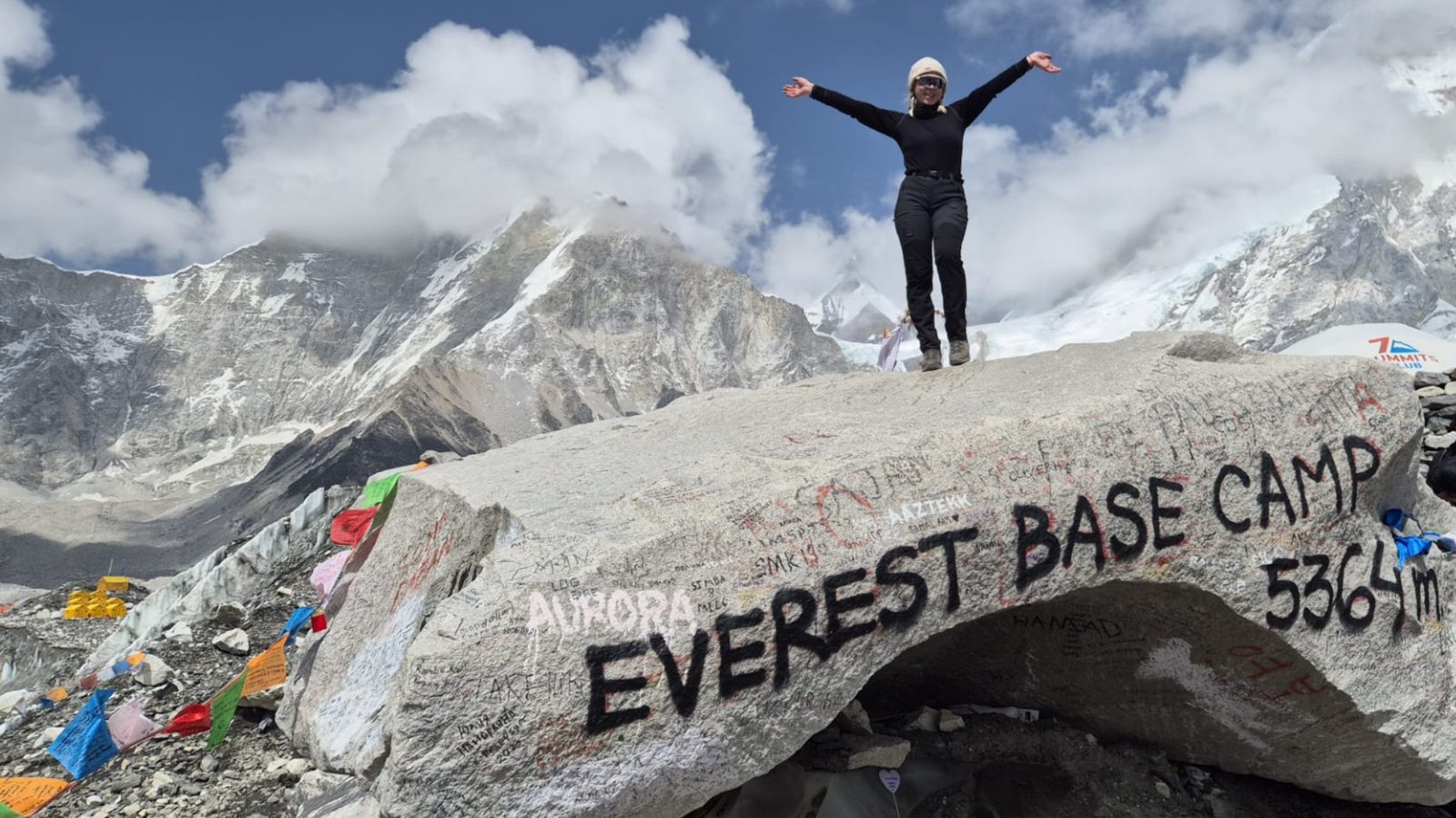 Mein persönlicher Moment am Everest Base Camp auf 5.364 Metern – das Ziel meiner 12-tägigen Trekkingtour durch das Himalaya.